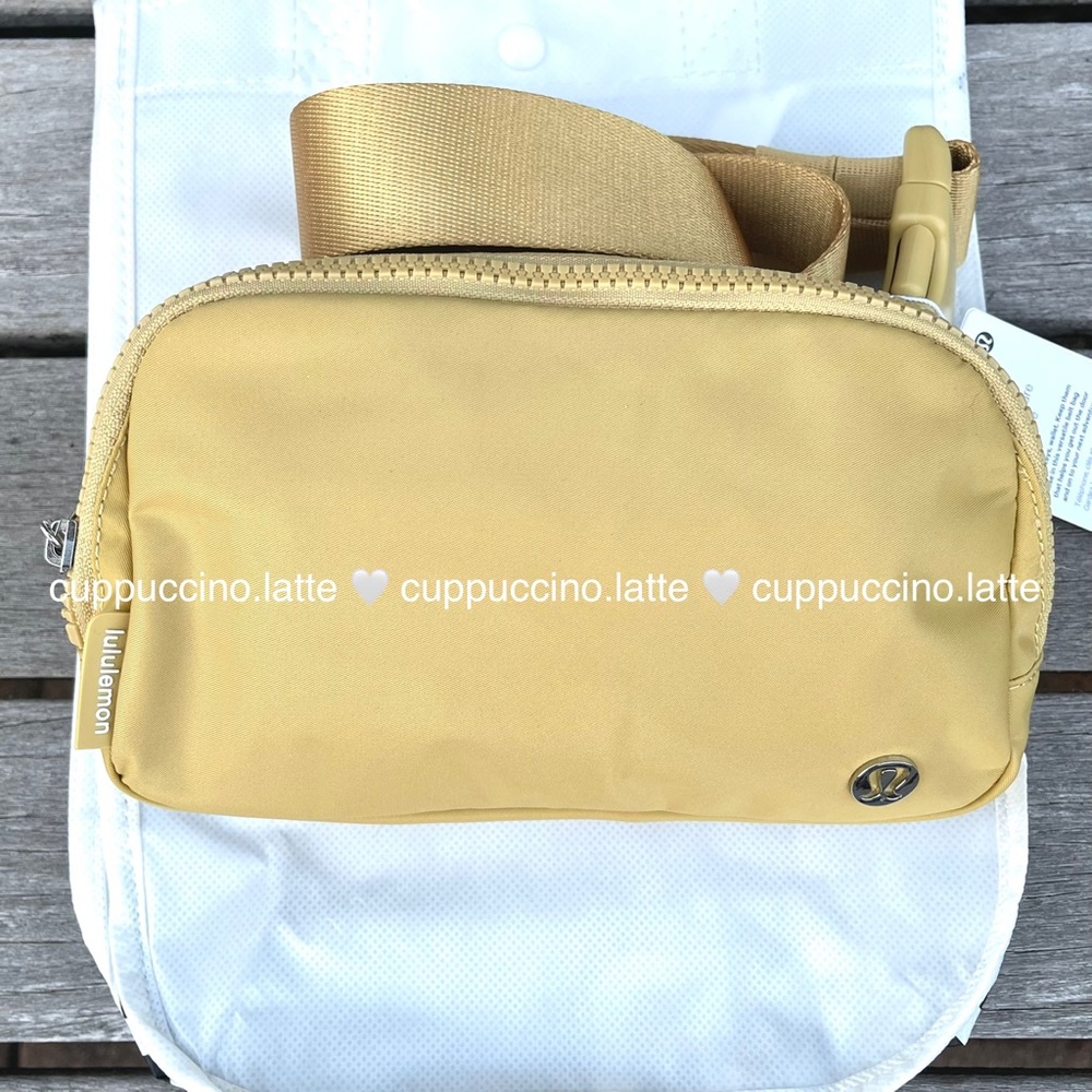 🏝NWT💛Lululemon Athletica Everywhere Belt Bag in Golden Sand - Extended Strap